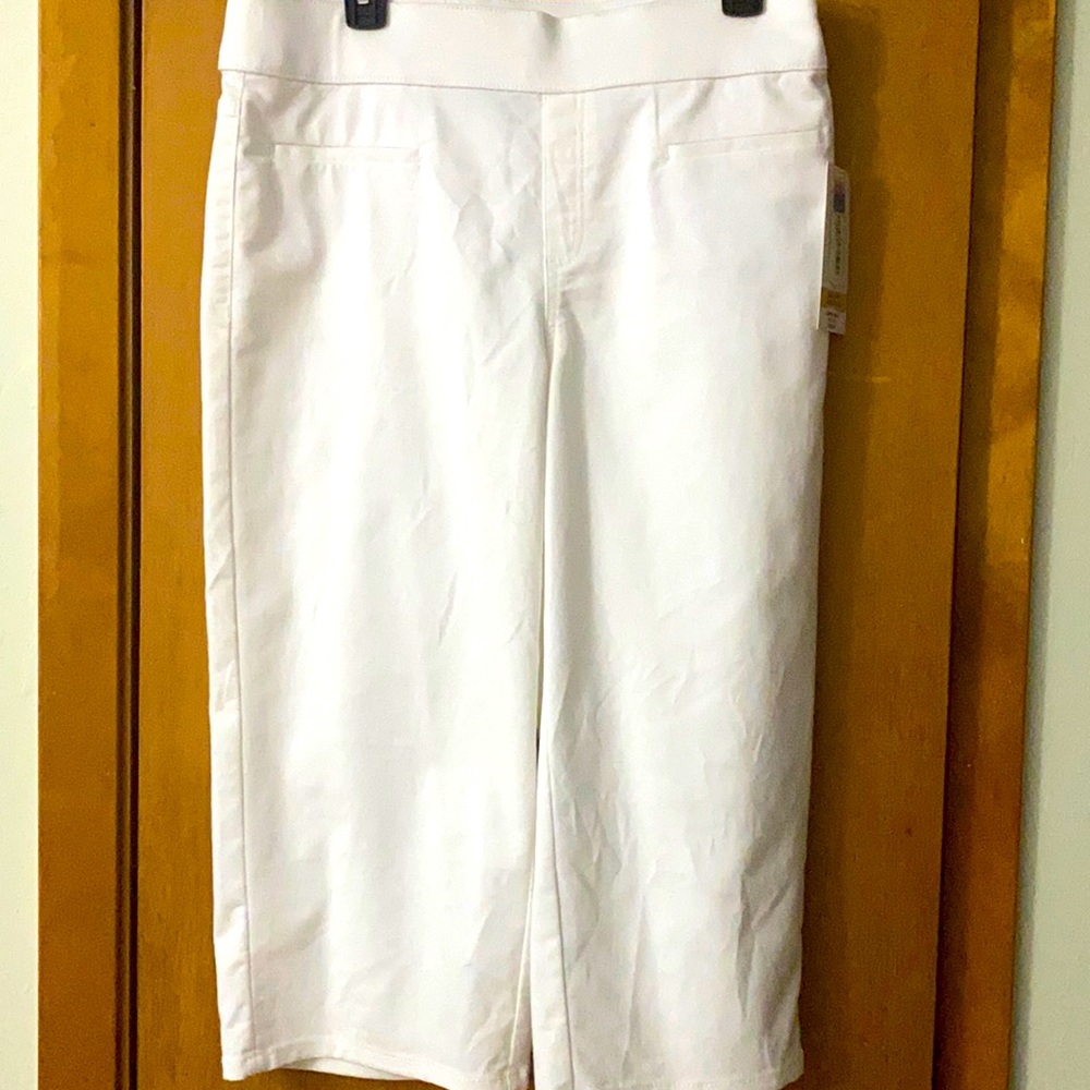 White Capris with Black and White sleeveless blouse